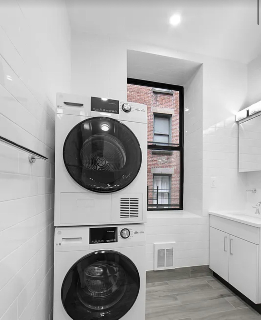 200 West 58th Street - Photo 7