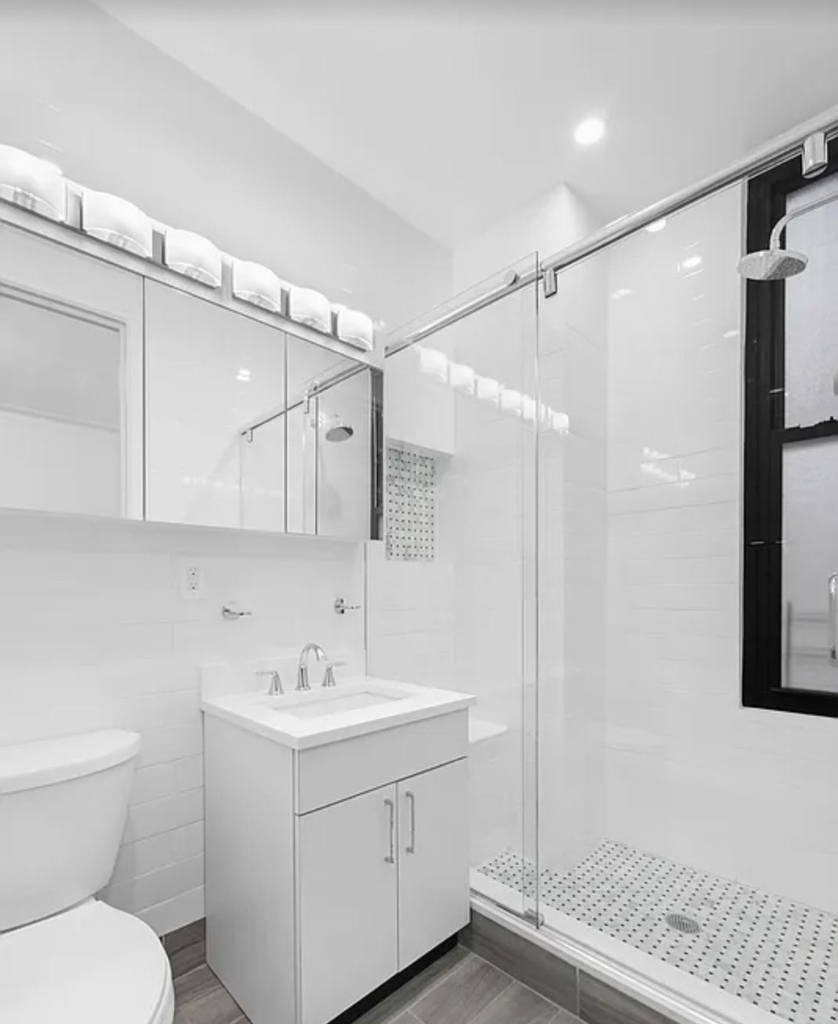 200 West 58th Street - Photo 12
