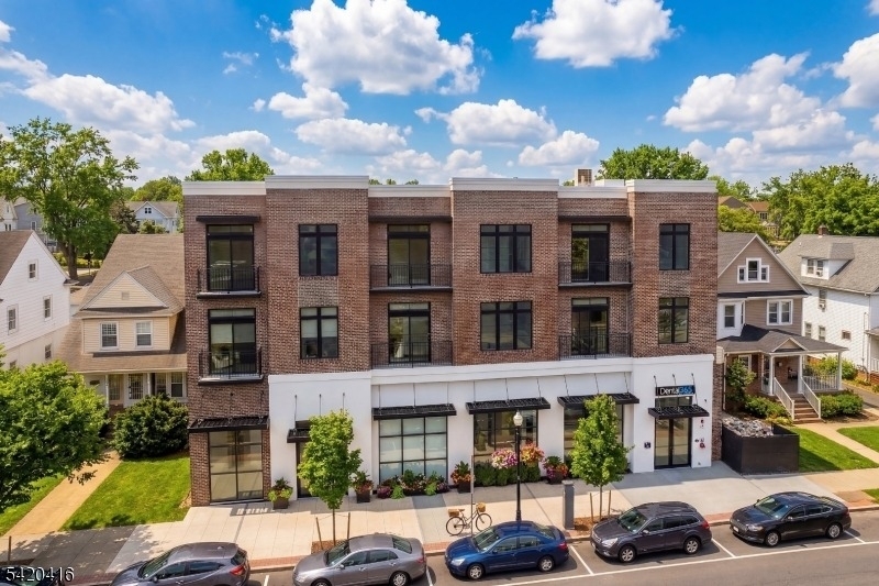 423 South Avenue West - Photo 0