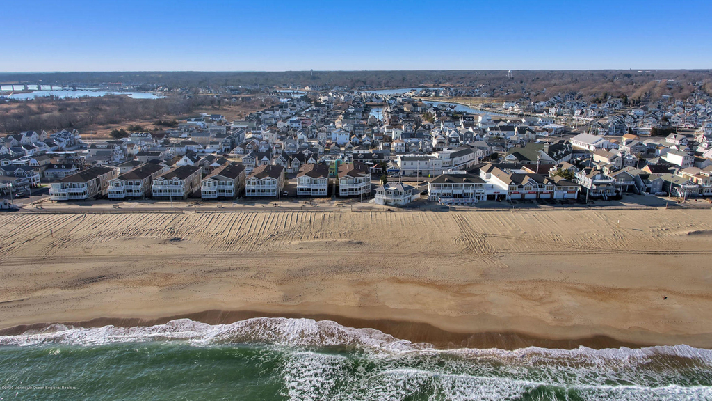 209 Beachfront - Photo 32
