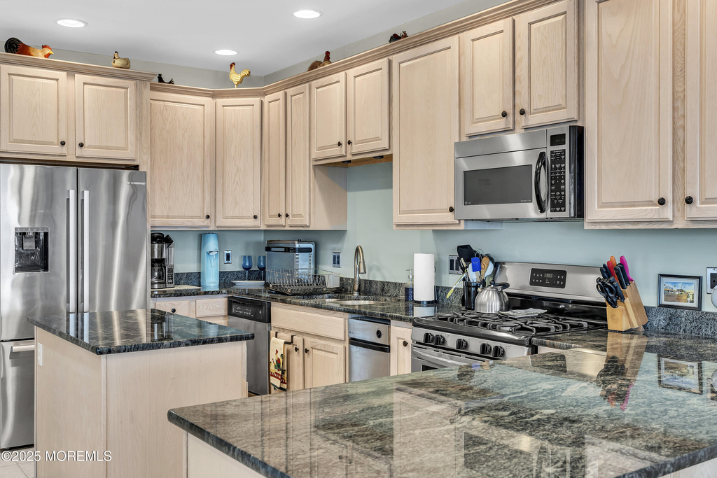 209 Beachfront - Photo 11