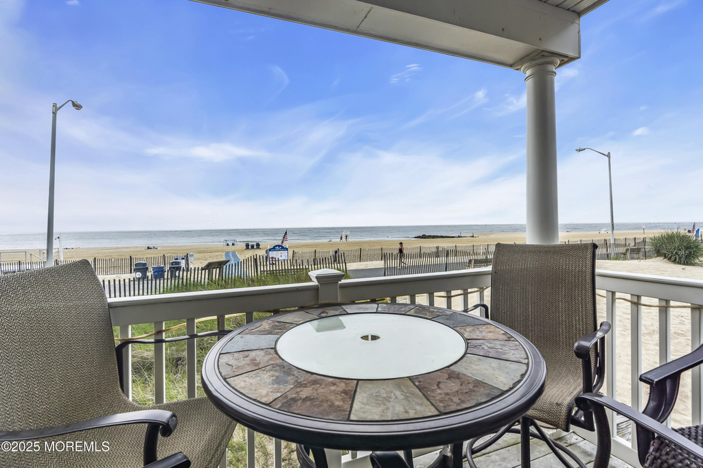 209 Beachfront - Photo 7