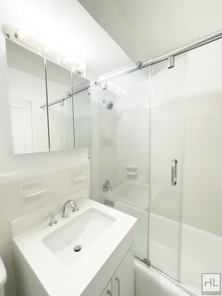 East 35 Street - Photo 6