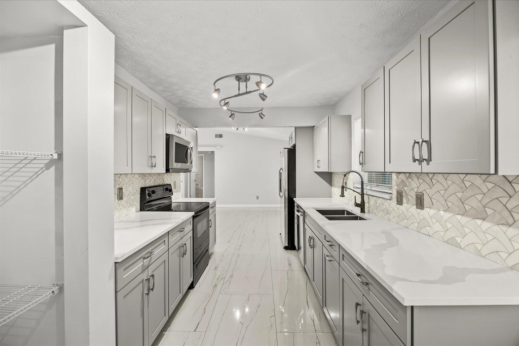 2010 Sw Burlington Street - Photo 4
