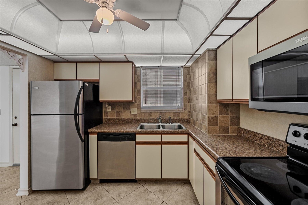 719 Lori Drive - Photo 4