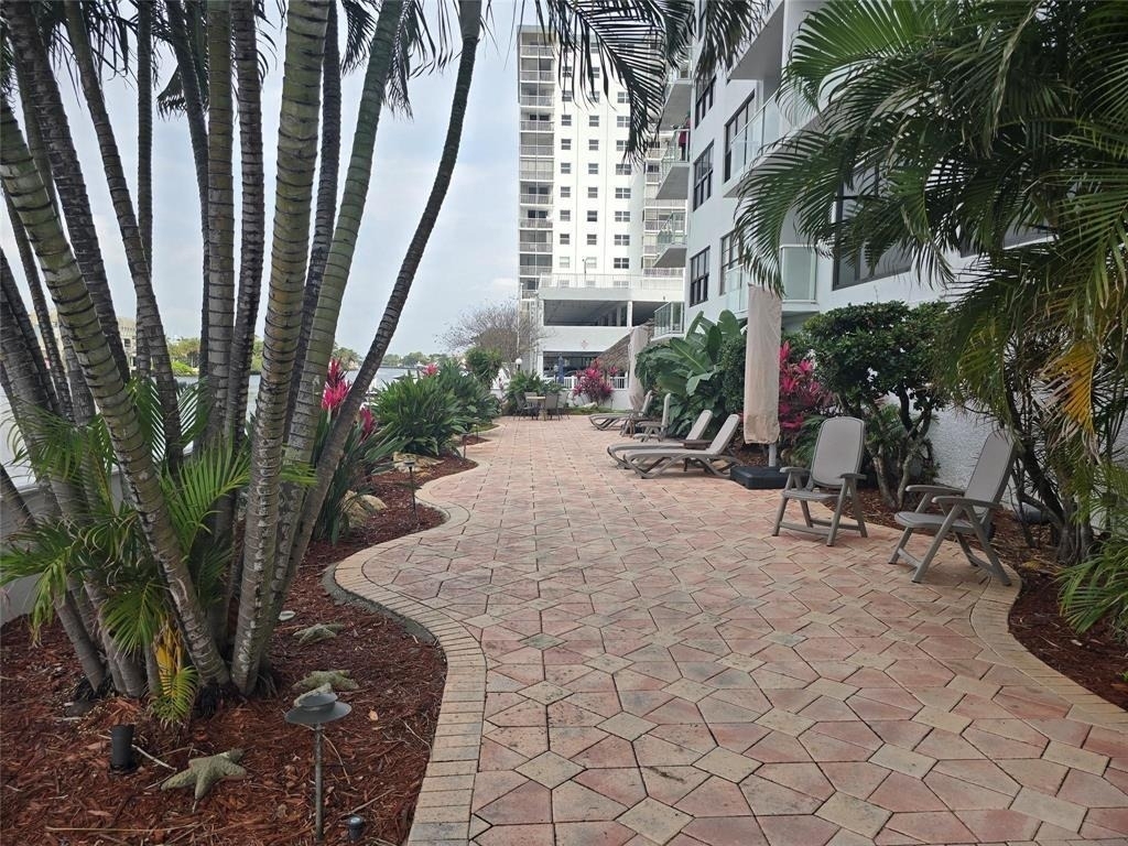1401 N Riverside Drive - Photo 6