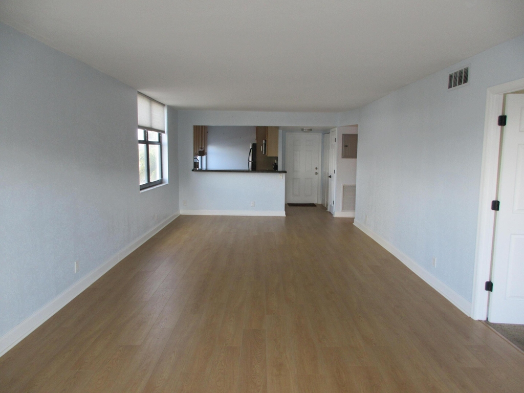 1401 N Riverside Drive - Photo 11