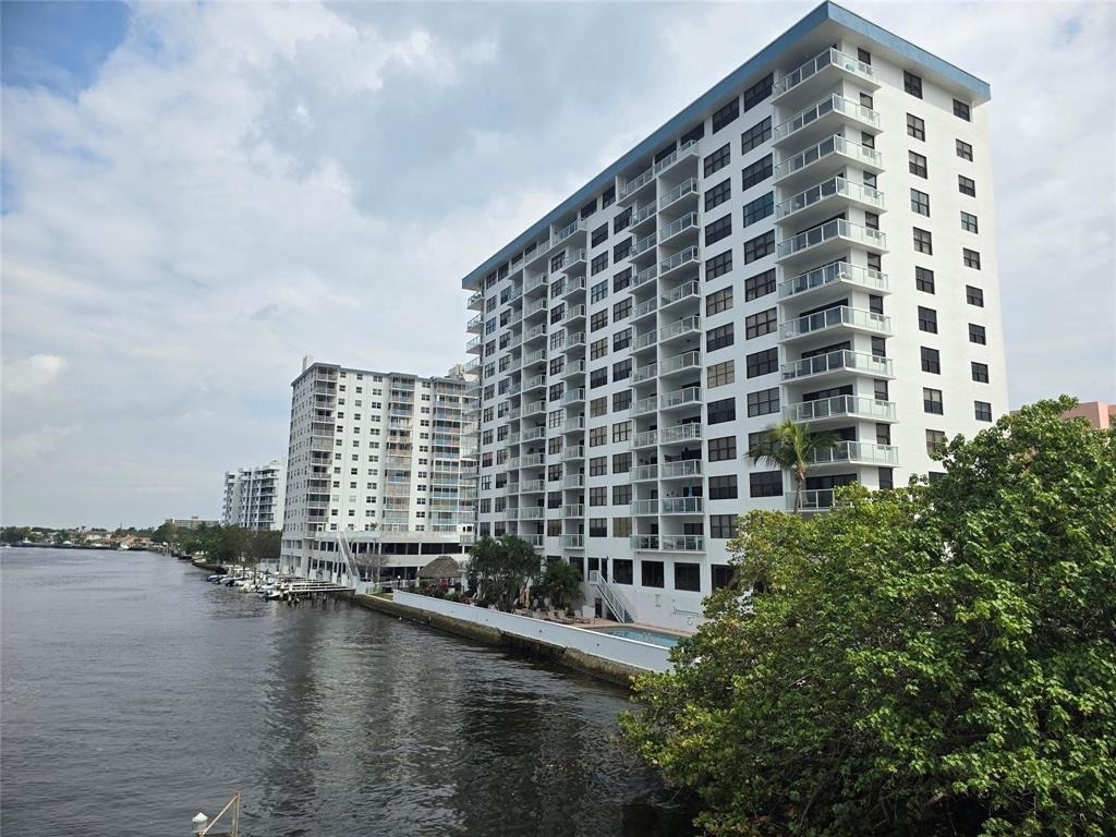 1401 N Riverside Drive - Photo 4