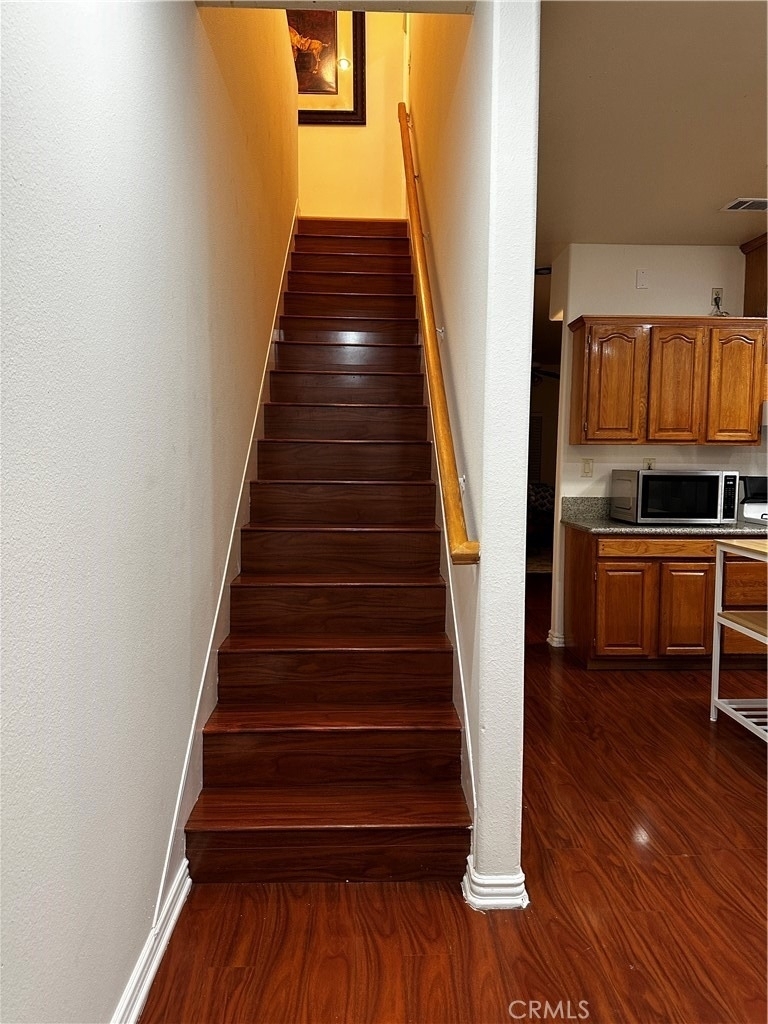300 Lampman Way - Photo 8