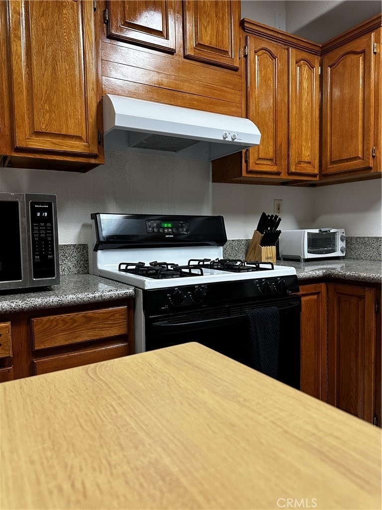 300 Lampman Way - Photo 24