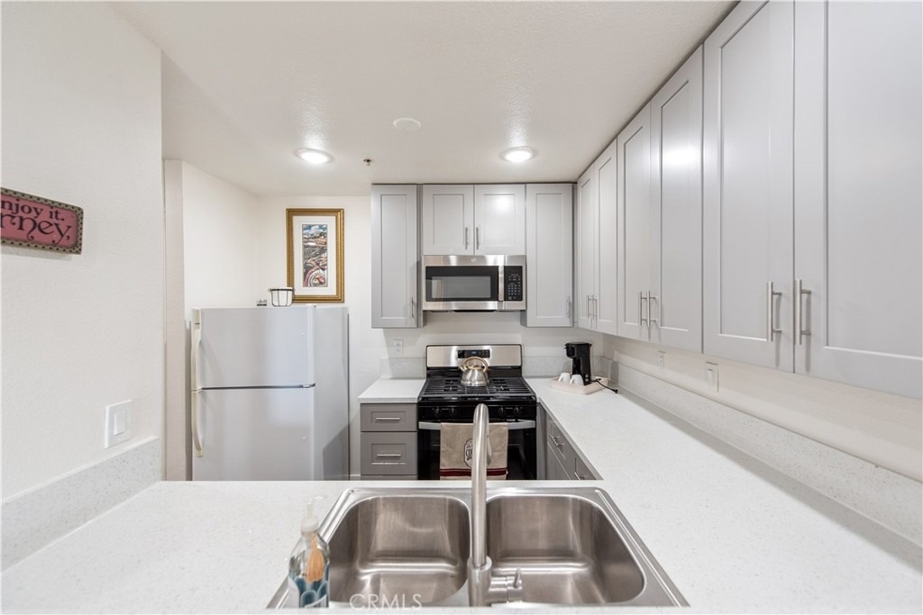 450 E 4th - Photo 1