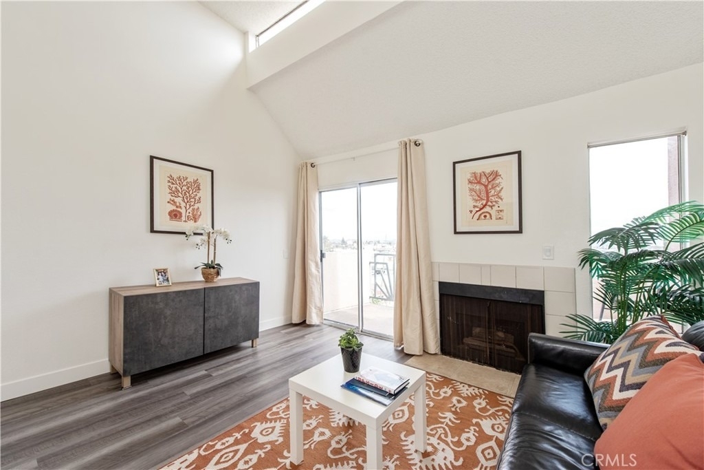 450 E 4th - Photo 5