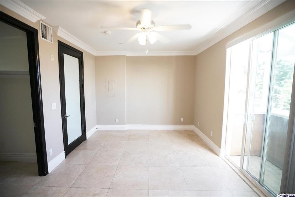 18245 Burbank - Photo 9