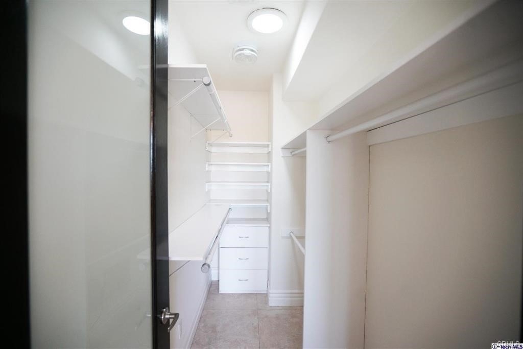18245 Burbank - Photo 12