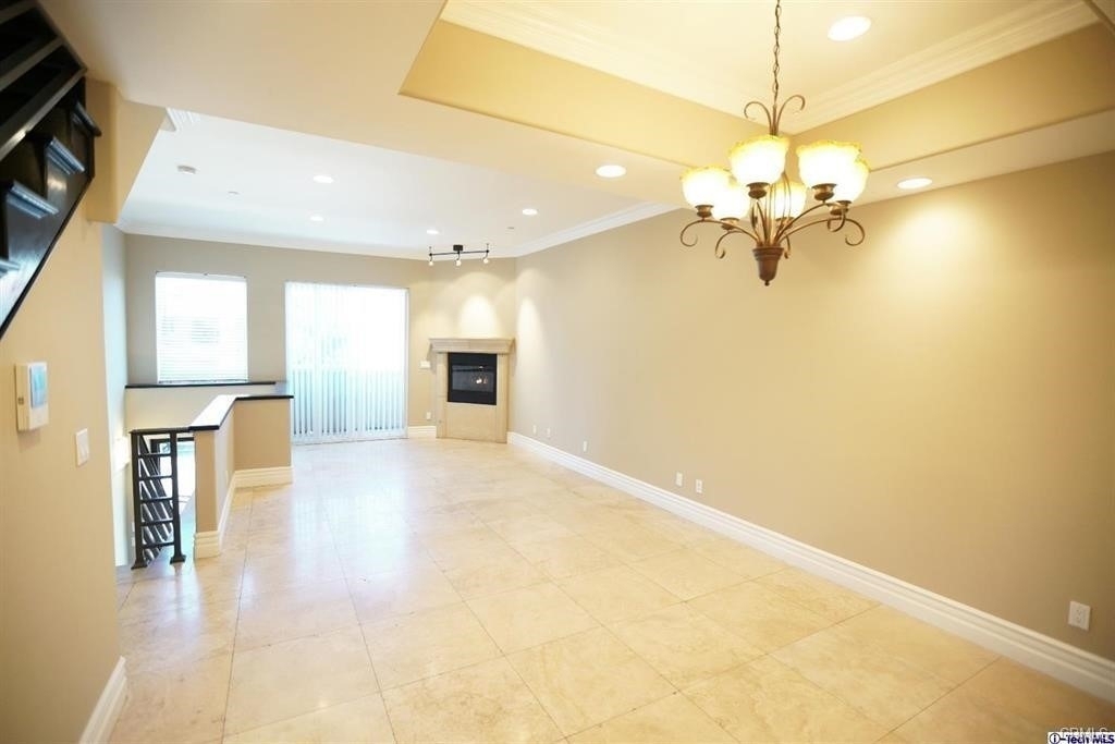 18245 Burbank - Photo 2