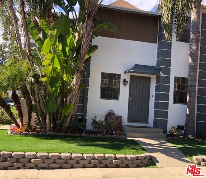 1053 S Stanley Avenue - Photo 1