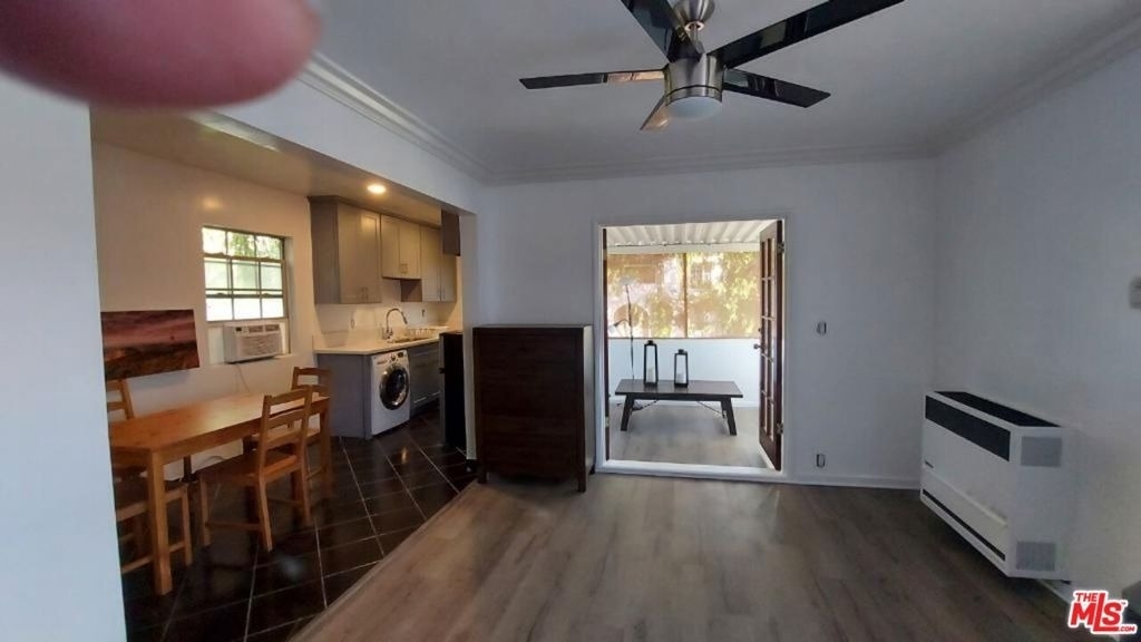 1053 S Stanley Avenue - Photo 3