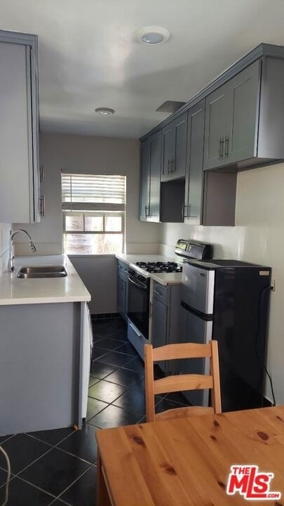 1053 S Stanley Avenue - Photo 6