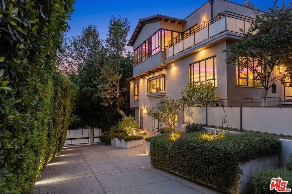 7801 Hillside Avenue - Photo 2