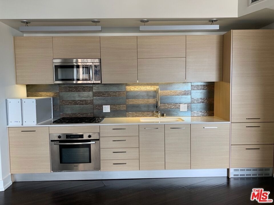 727 W 7th Street - Photo 3