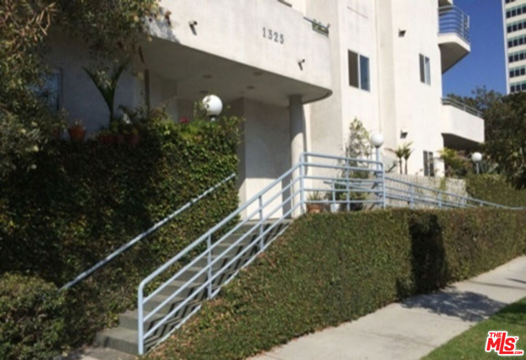 1325 Arizona Avenue - Photo 37