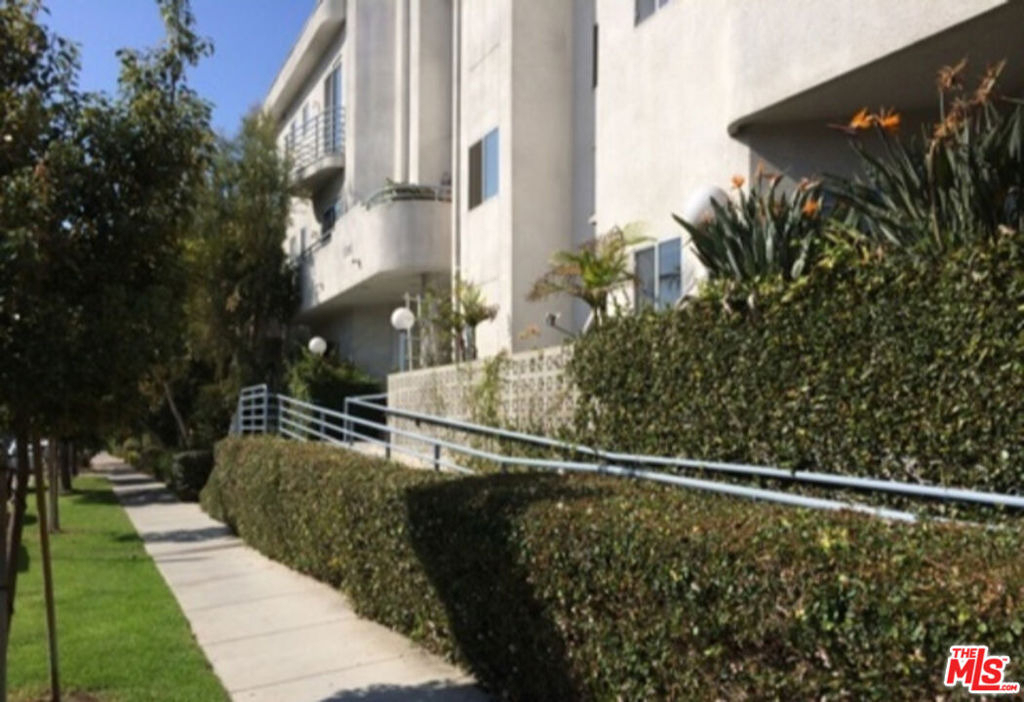 1325 Arizona Avenue - Photo 35