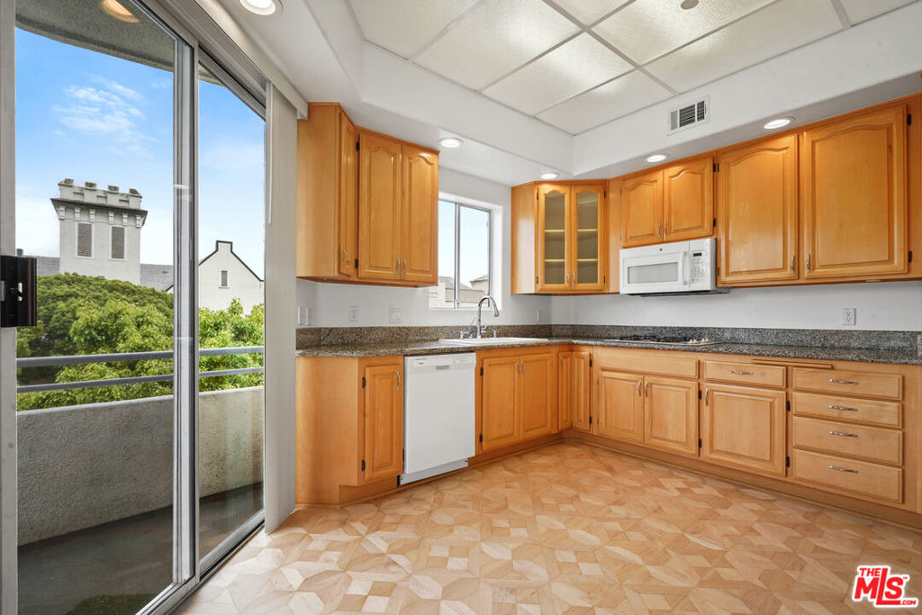 1325 Arizona Avenue - Photo 9