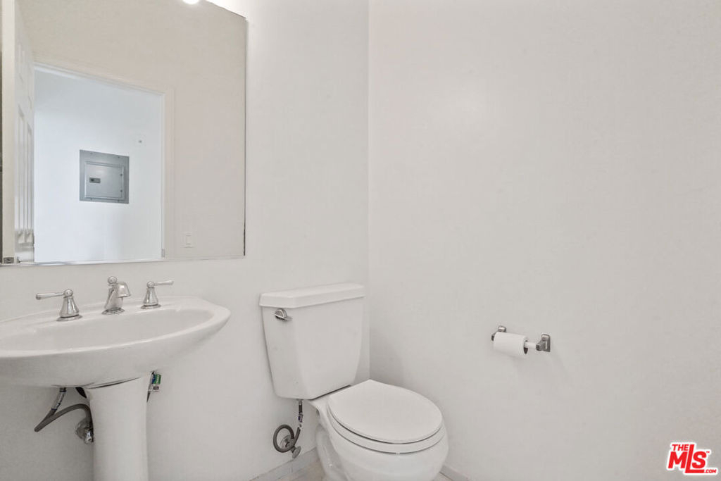 1325 Arizona Avenue - Photo 34