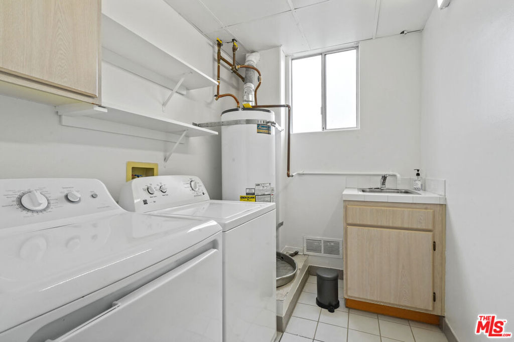 1325 Arizona Avenue - Photo 33