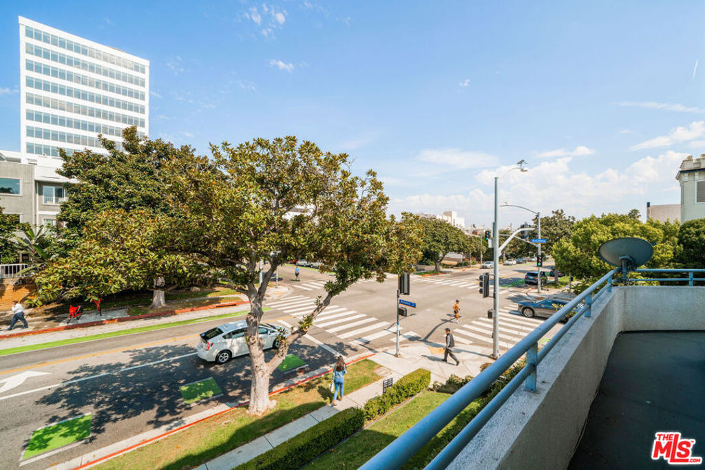 1325 Arizona Avenue - Photo 47