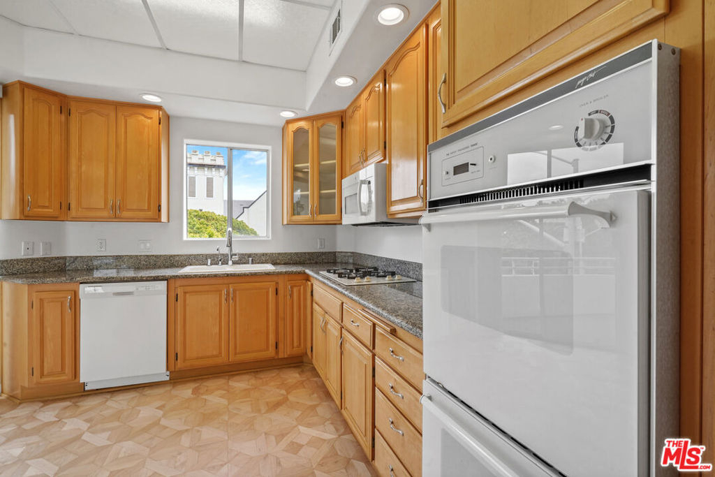 1325 Arizona Avenue - Photo 24