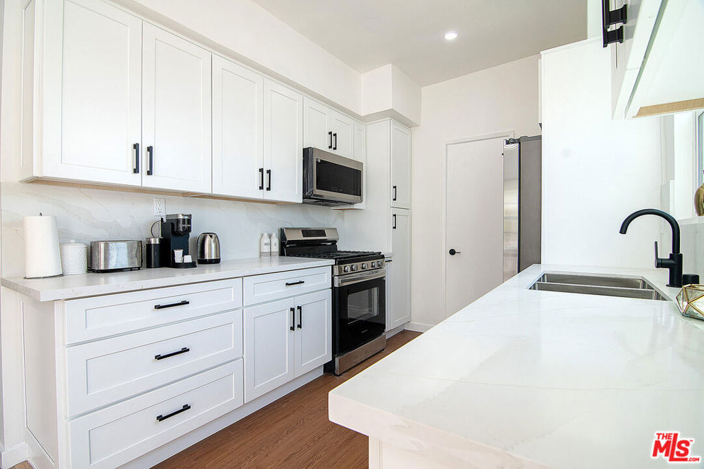 344 S Rexford Drive - Photo 9
