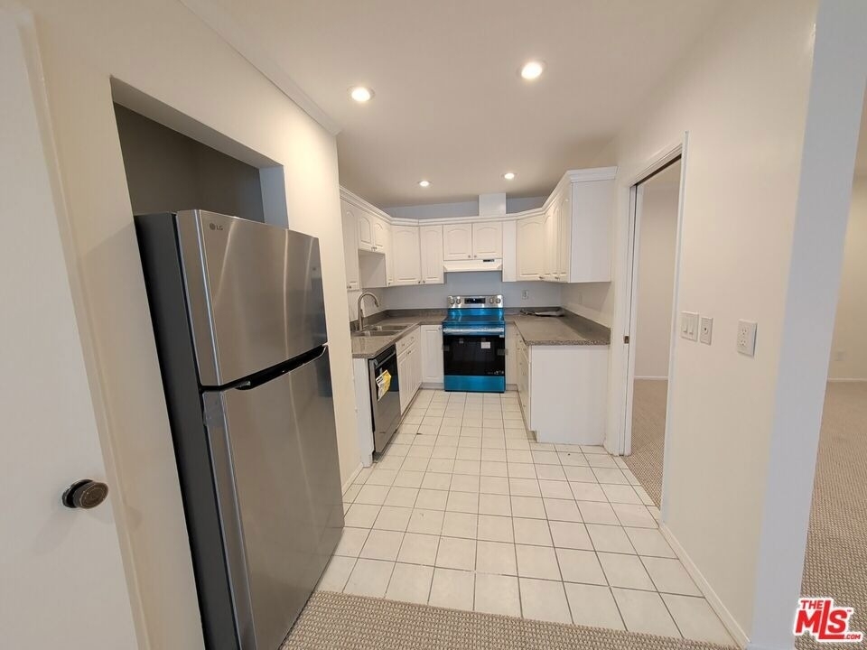 415 Montana Avenue - Photo 18