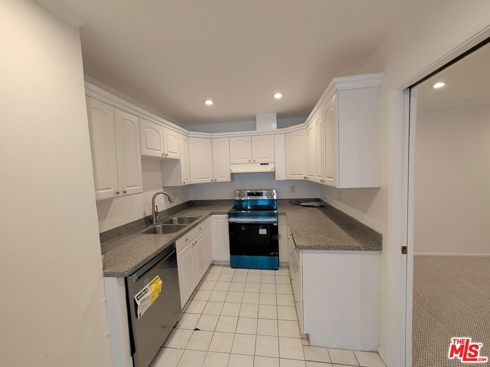 415 Montana Avenue - Photo 19