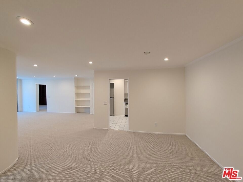 415 Montana Avenue - Photo 3