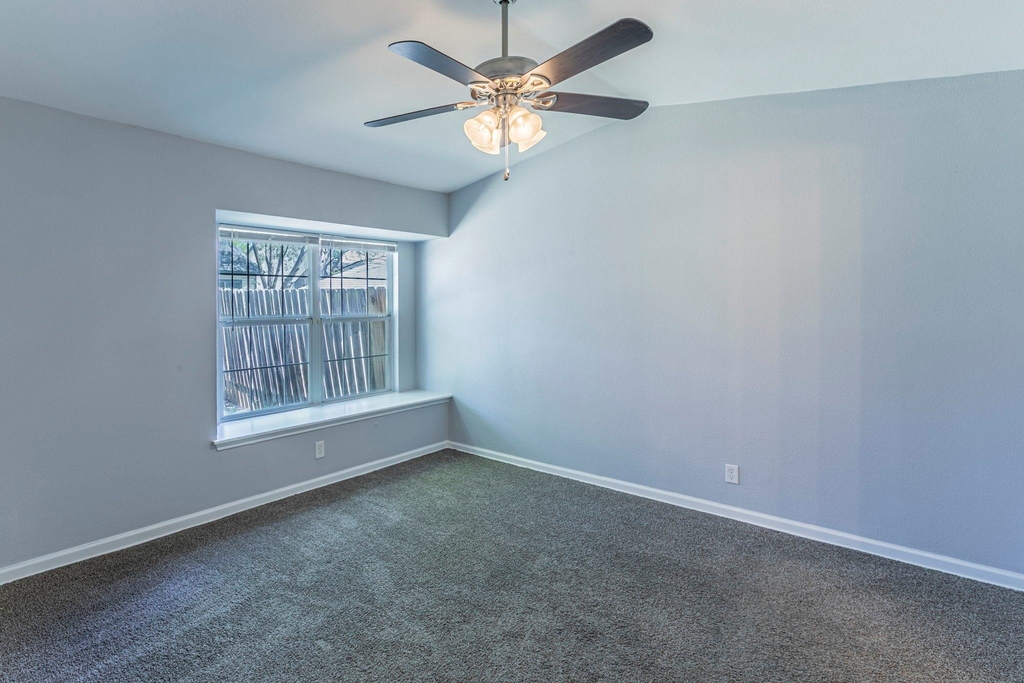 9411 Valley Moss - Photo 8