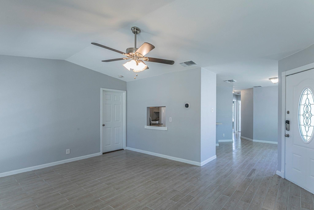 9411 Valley Moss - Photo 2