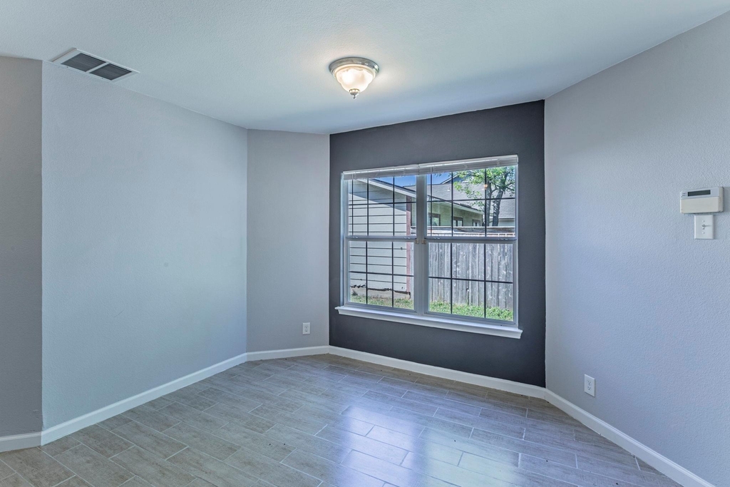 9411 Valley Moss - Photo 7