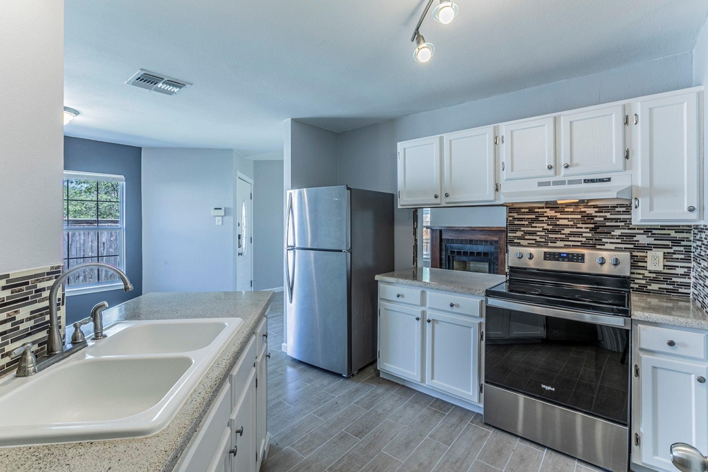 9411 Valley Moss - Photo 6