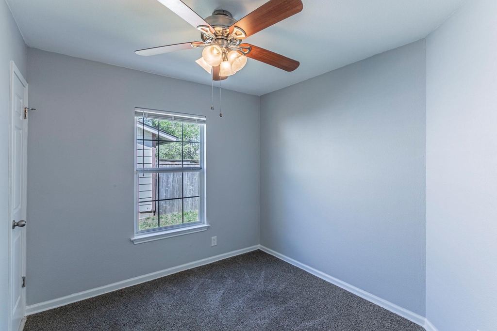 9411 Valley Moss - Photo 11