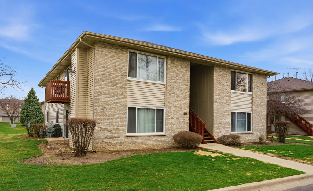 490 Westwood Court - Photo 0