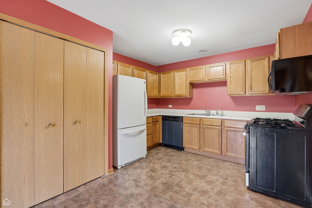 490 Westwood Court - Photo 2