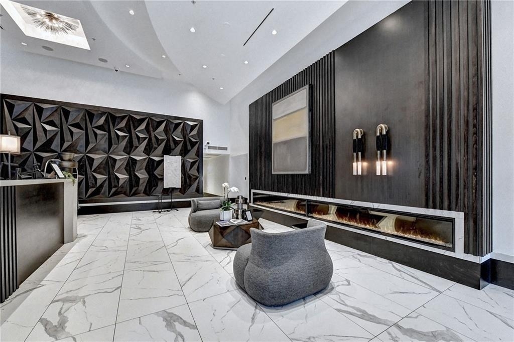 400 W Peachtree Street Nw - Photo 2