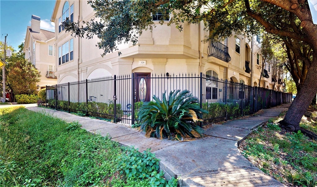 328 Malone Street - Photo 0