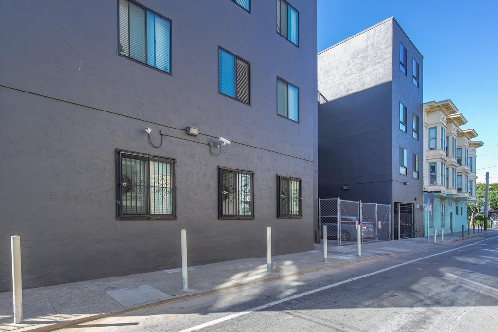 1825 Mission St - Photo 1