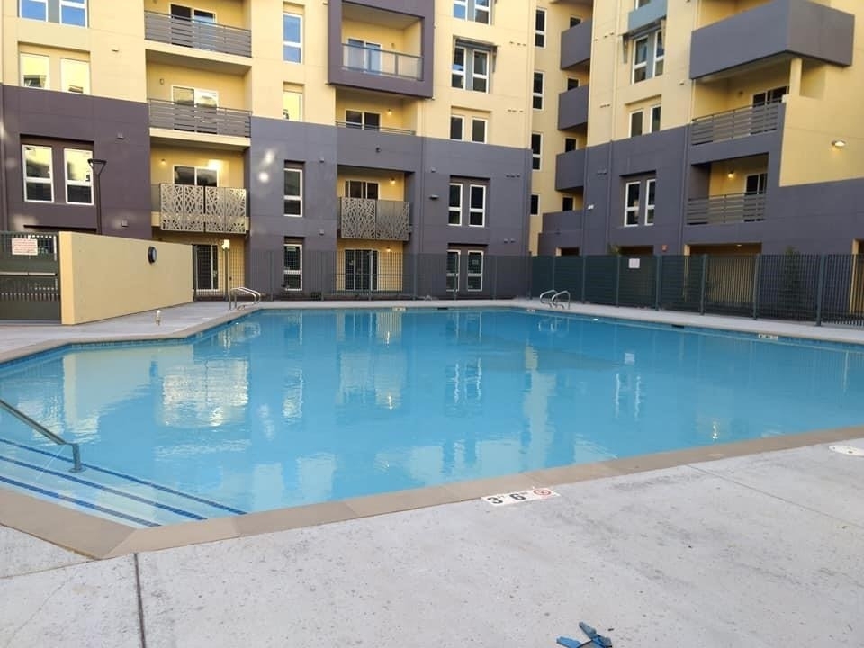 200 E 10th St - Photo 3