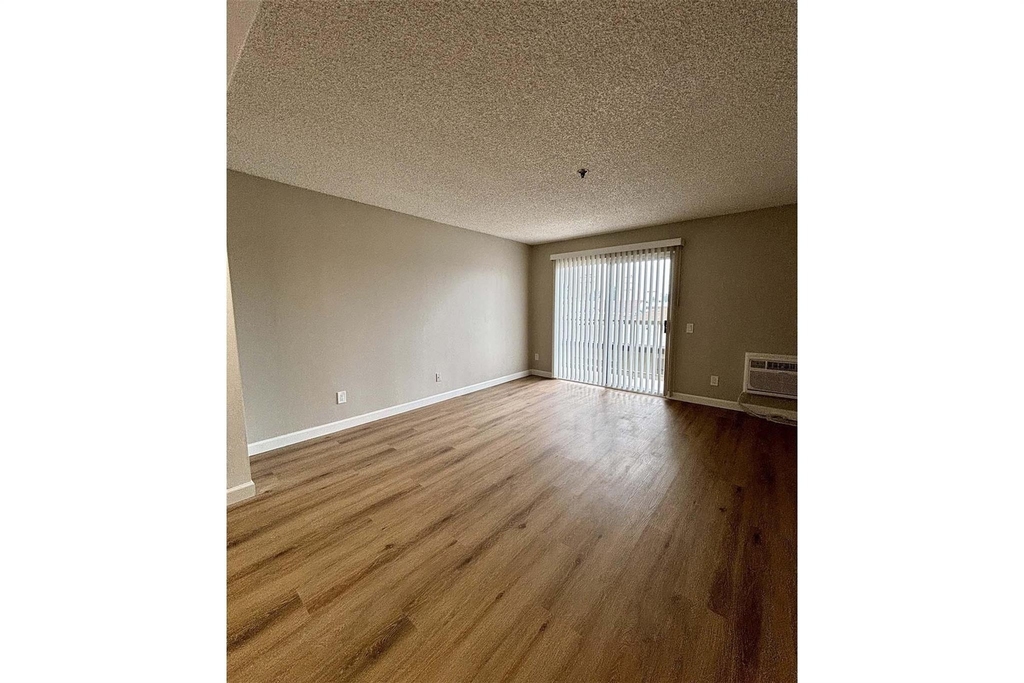 2701 Randolph St - Photo 3