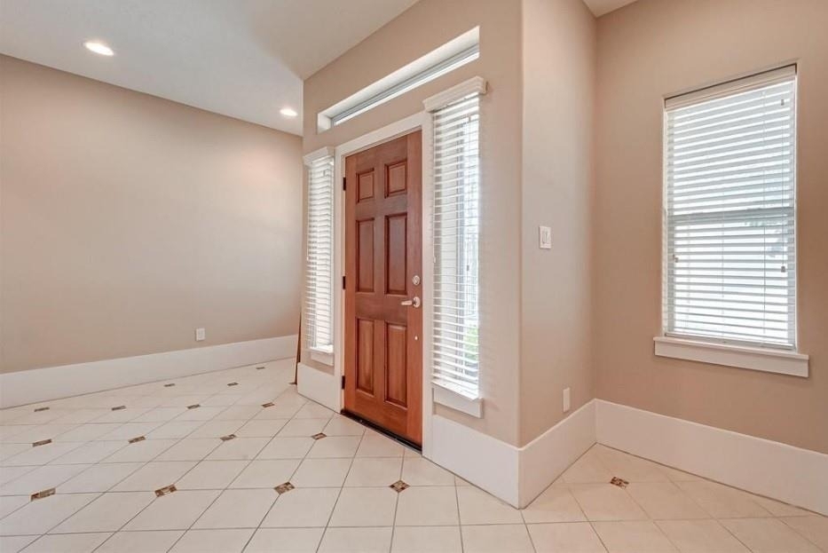 1215 Wentworth Street - Photo 2