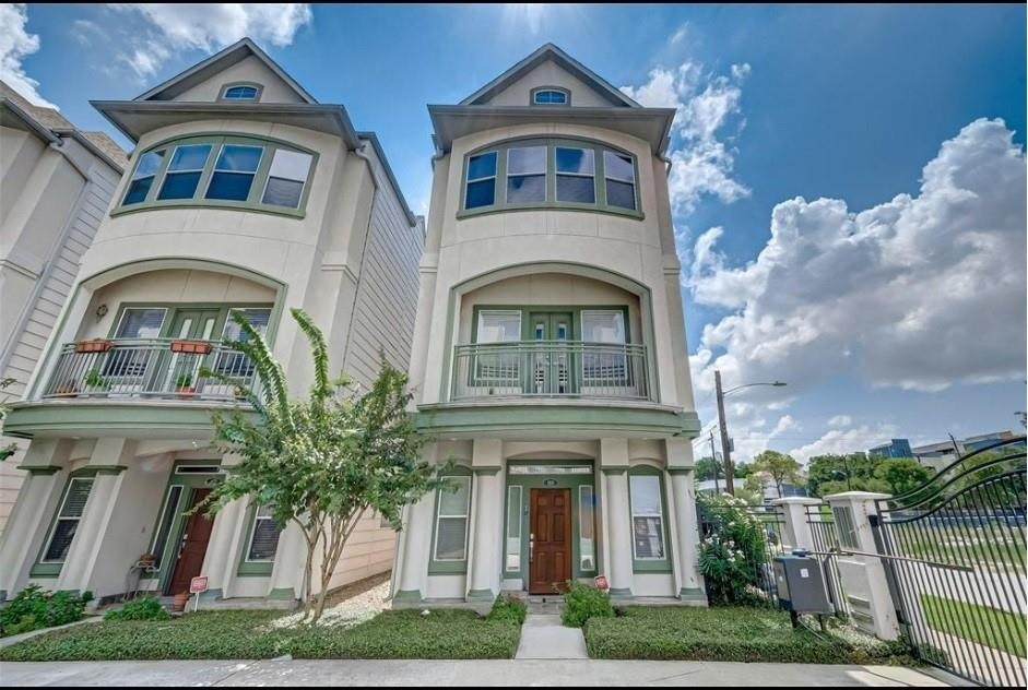 1215 Wentworth Street - Photo 1