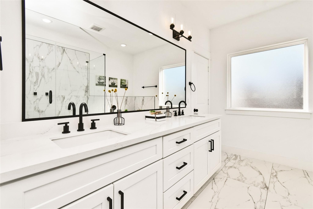 208 N York Street - Photo 18